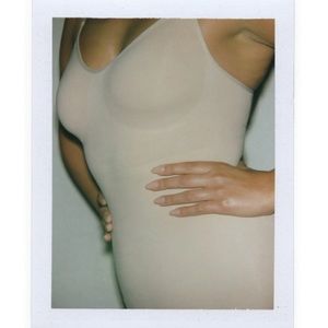 Skims Sculpting Shapewear Bodysuit S/M Clay